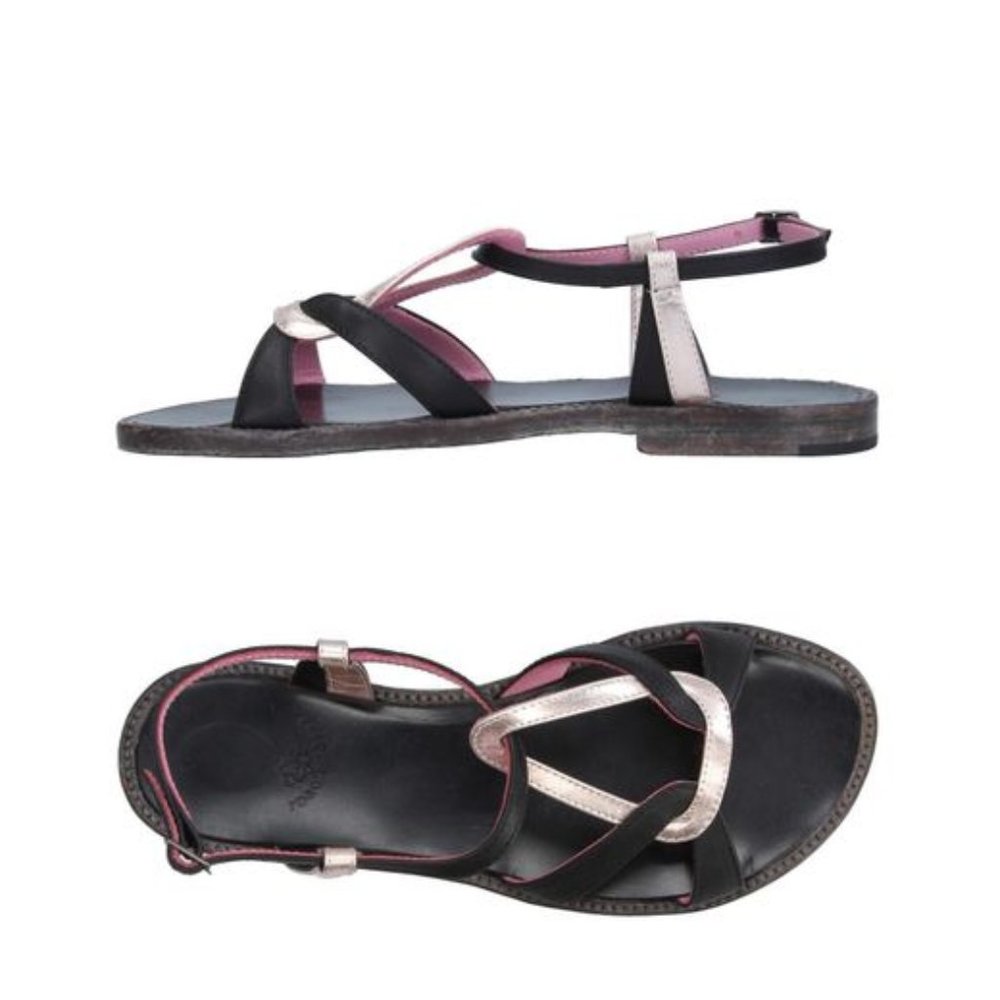 New in box Rose’s Roses sandals size 5